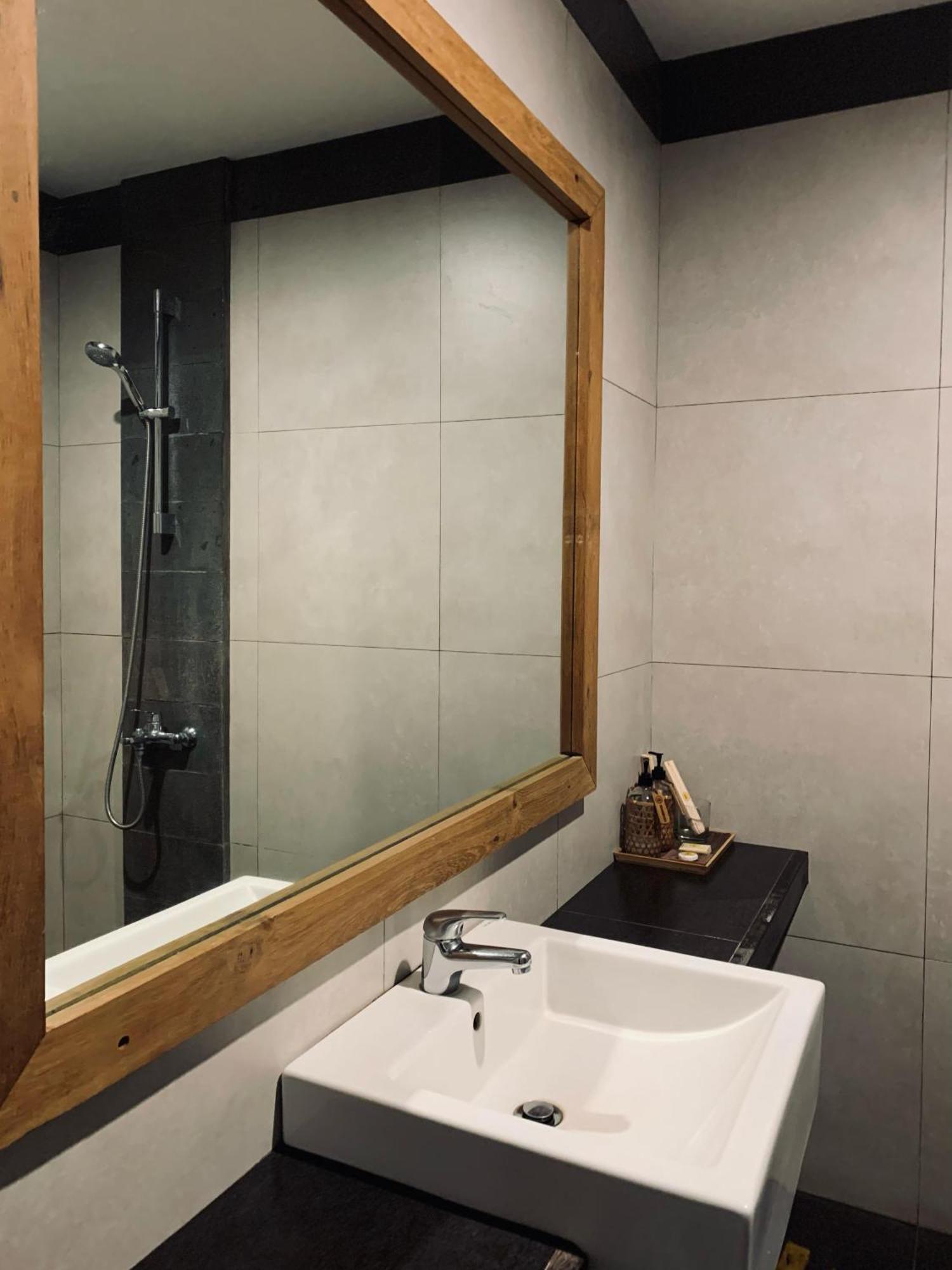 Uma Gati Aparthotel Cimenyan Екстериор снимка